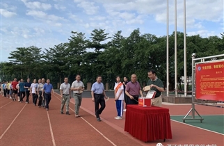 爱心无止境，微光可成炬 ——我校开展“扶贫济困，奉献爱心”捐赠活动